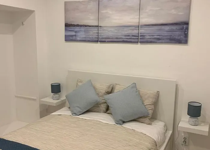 In The Center By The Sea At דירה